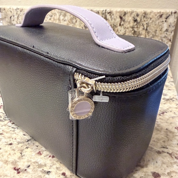 BVLGARI | Emirates First Class Train Case Amenity Kit for Women - Picture 2 of 12